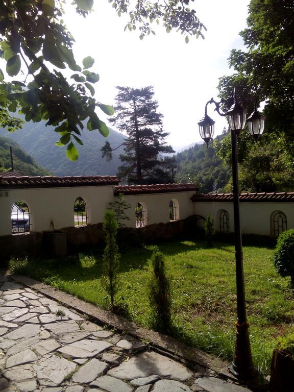 Family Hotel Pchelina Rila Monastery Exterior photo